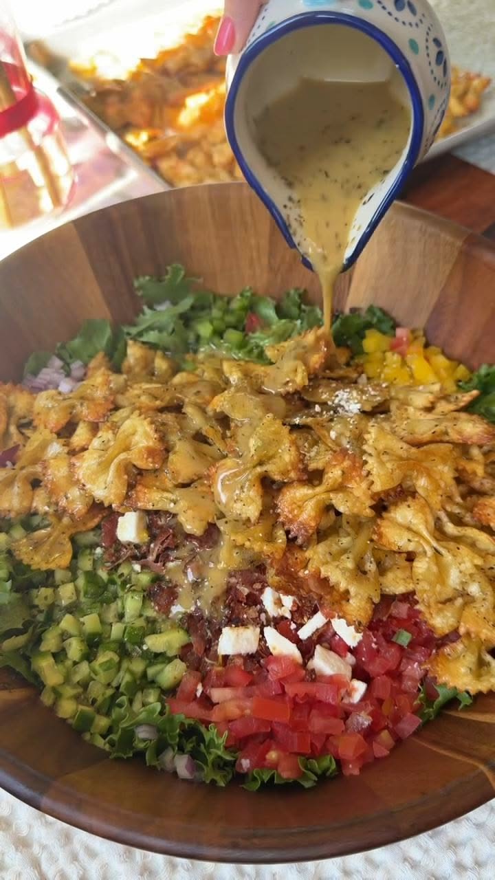 Salad With Pasta In It