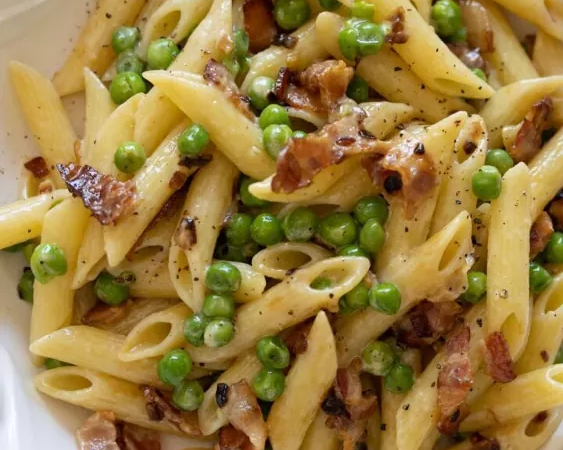 penne pasta with peas and cheese