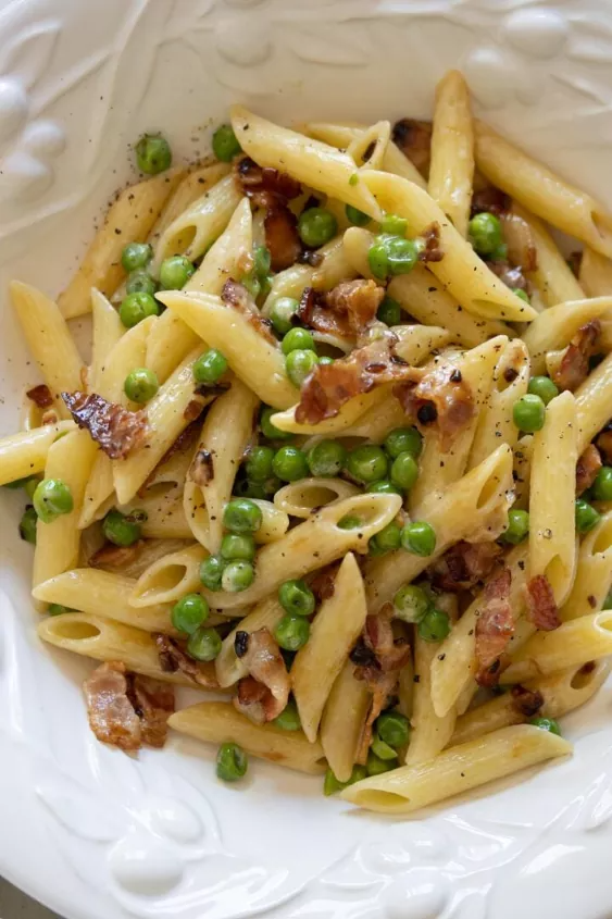 penne pasta with peas and cheese