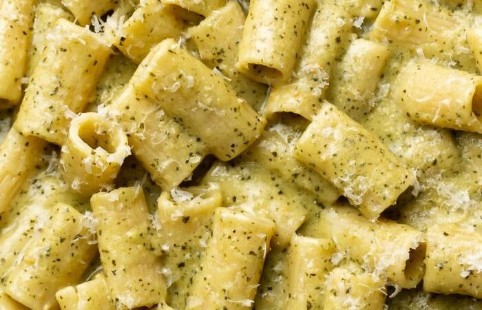 easy pesto garlic pasta recipe